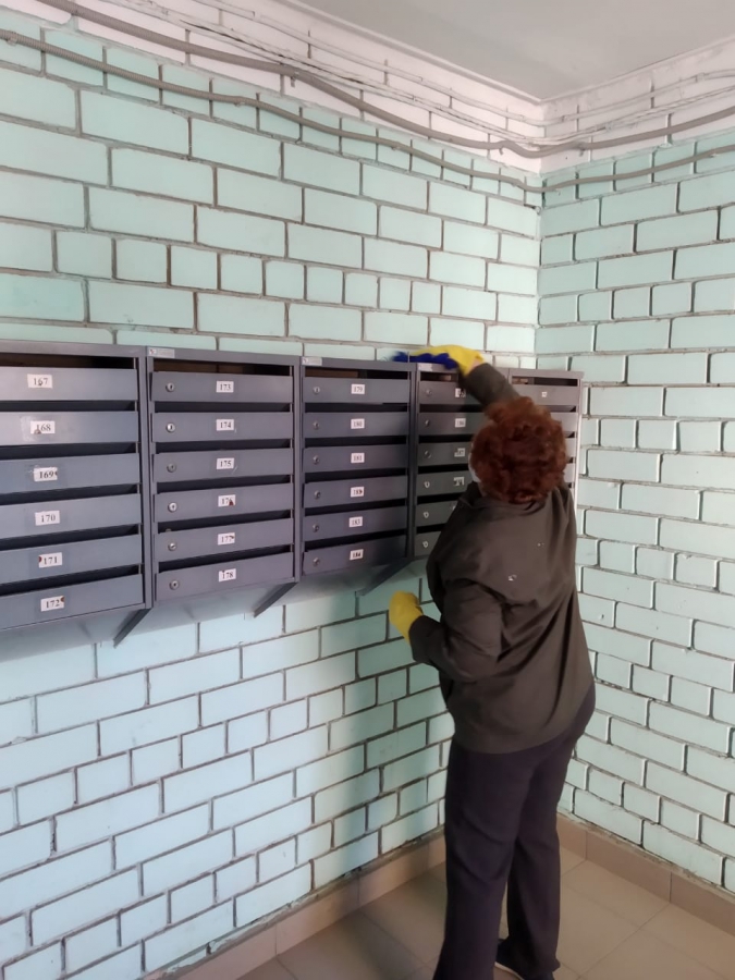 В Саратове УК проводят дезинфекцию домов не вызывающими аллергию средствами