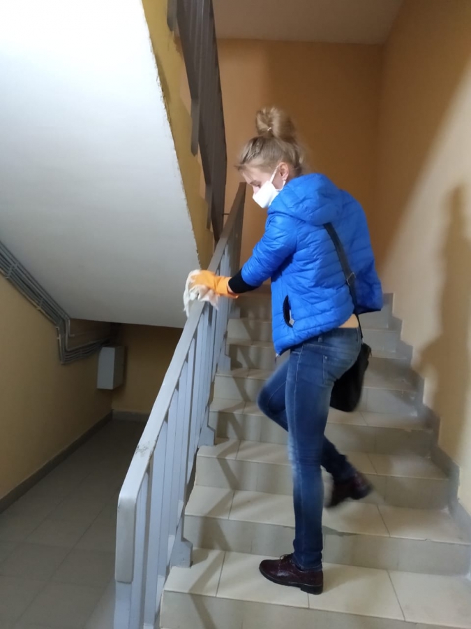 В Саратове УК проводят дезинфекцию домов не вызывающими аллергию средствами