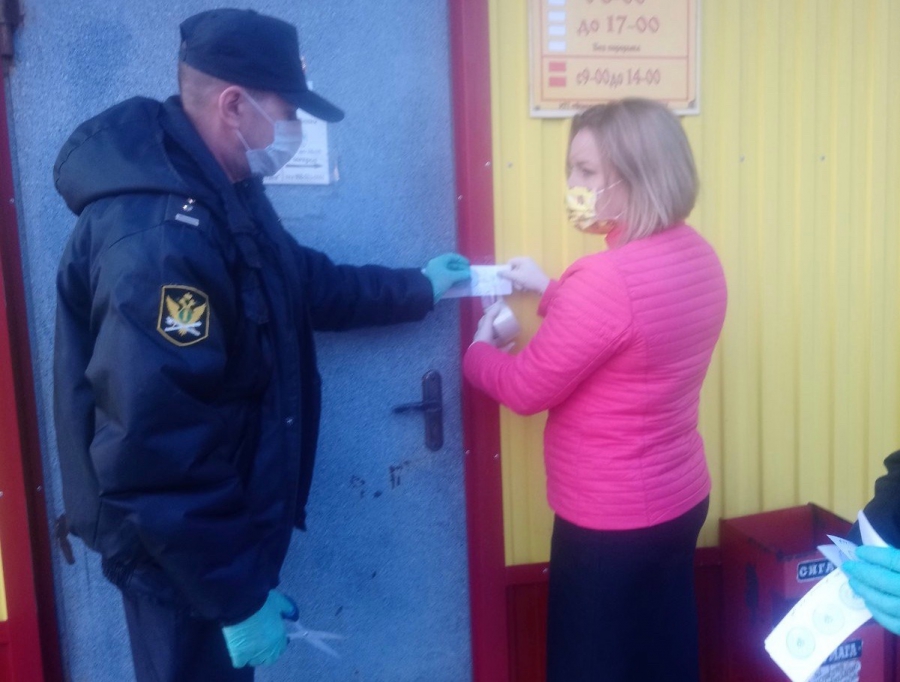 Приставы опечатали магазин в Пугачеве за нарушение режима изоляции