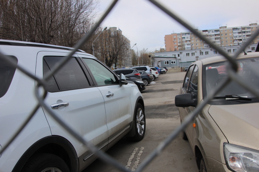 Часть саратовцев не слышала про пропускной режим и не верит в коронавирус