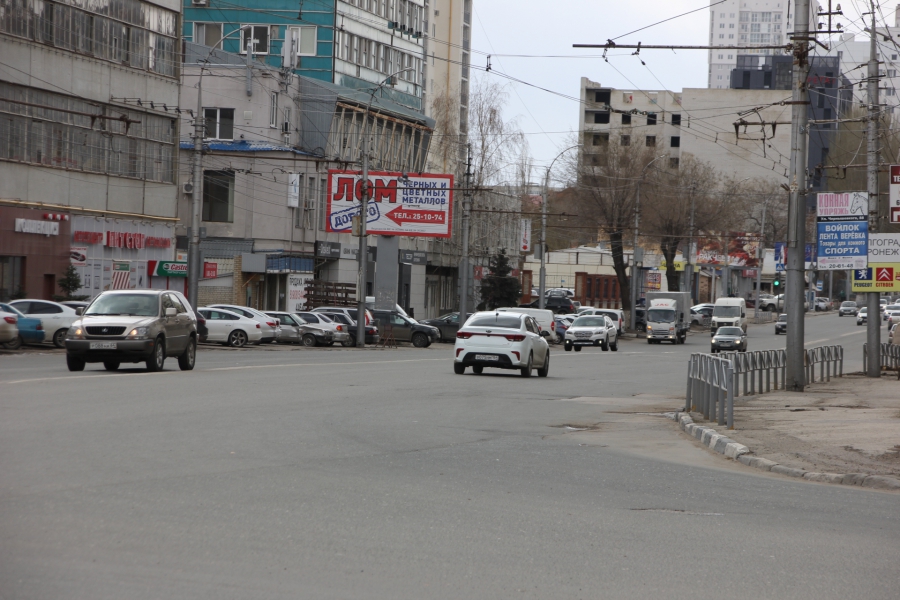 Часть саратовцев не слышала про пропускной режим и не верит в коронавирус