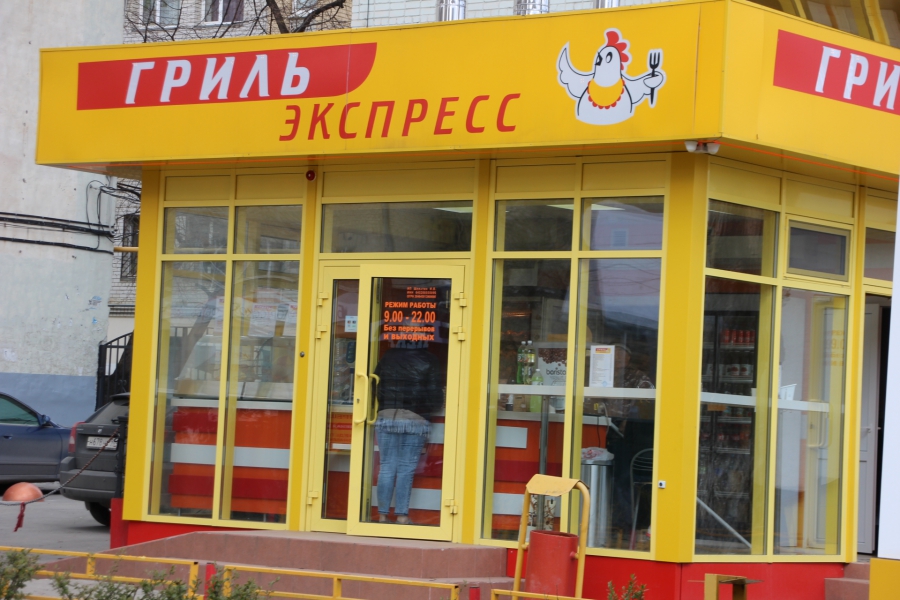 Часть саратовцев не слышала про пропускной режим и не верит в коронавирус