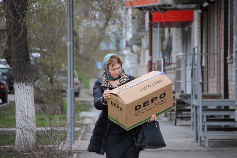 Часть саратовцев не слышала про пропускной режим и не верит в коронавирус