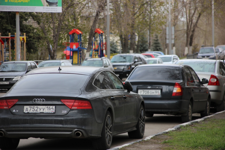 Часть саратовцев не слышала про пропускной режим и не верит в коронавирус