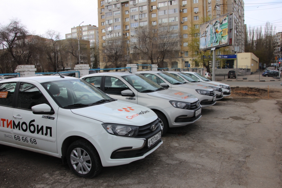 Часть саратовцев не слышала про пропускной режим и не верит в коронавирус