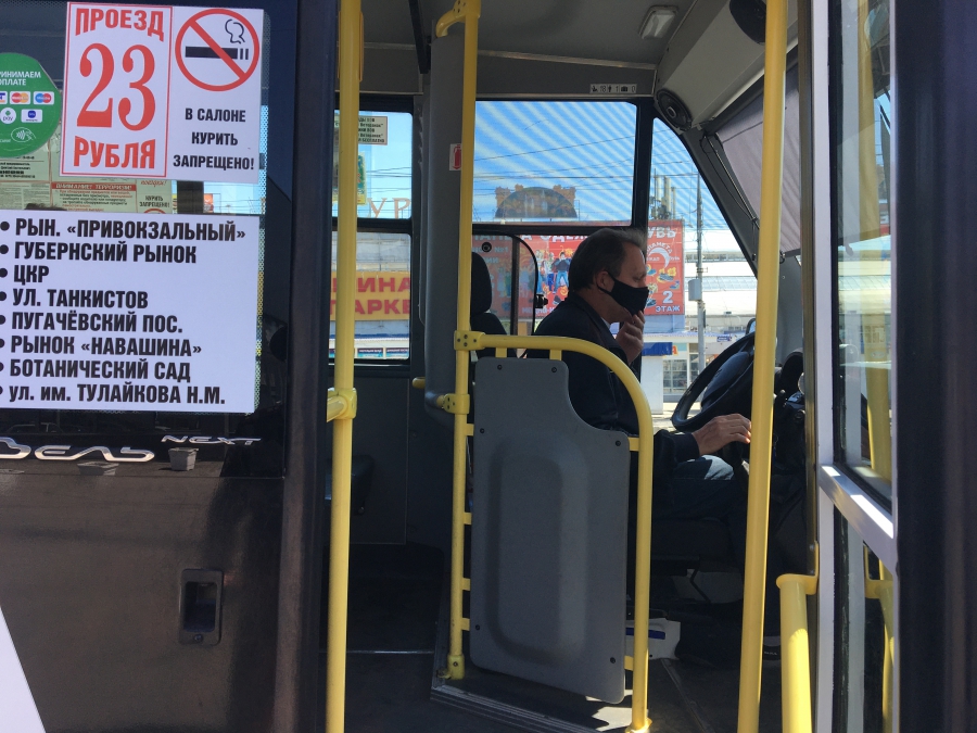 В Саратове у каждого 3-го водителя автобуса не оказалось маски