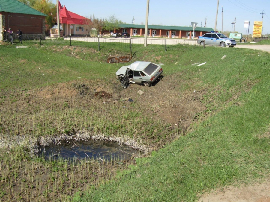 Троих человек увезли в больницу после столкновения «ВАЗа» и «Хендэ» на трассе