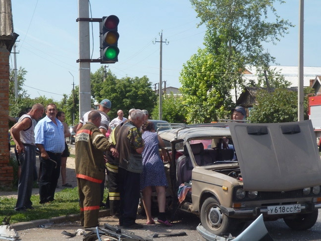 СМИ: В Марксе произошли две серьезные аварии