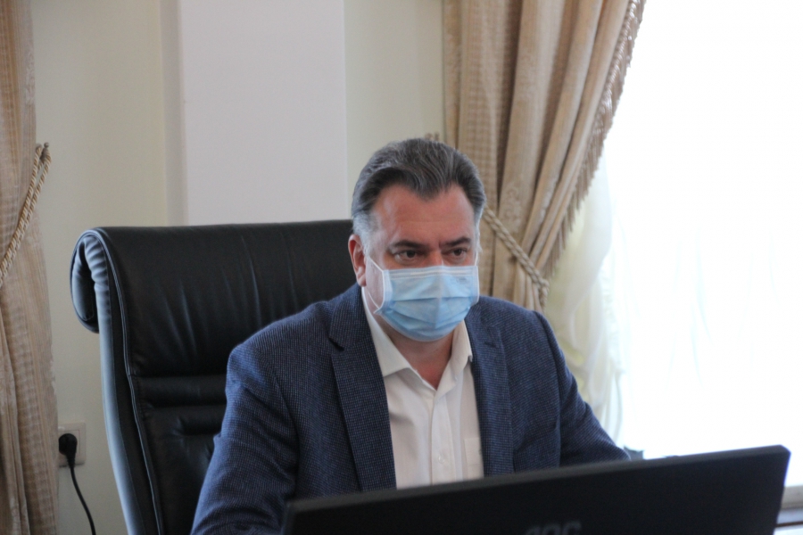 Чиновникам Саратова предложили продать мэрию и пойти просить милостыню