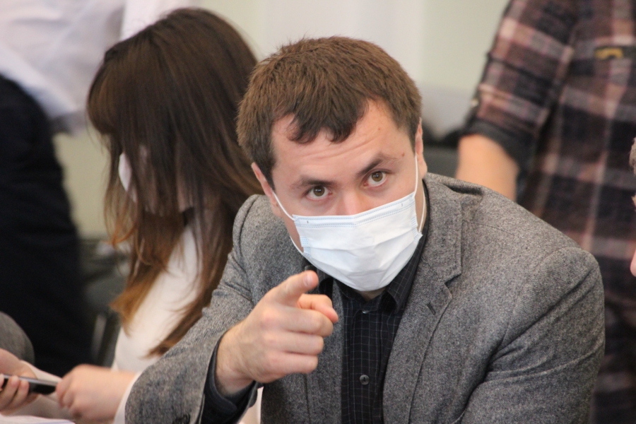 Чиновникам Саратова предложили продать мэрию и пойти просить милостыню