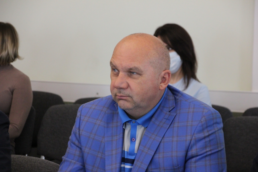 Чиновникам Саратова предложили продать мэрию и пойти просить милостыню