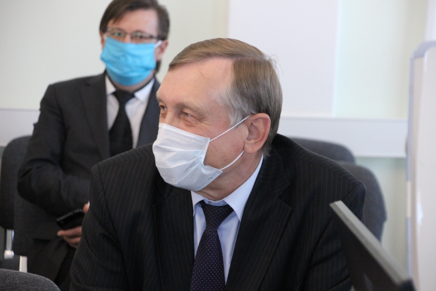 Чиновникам Саратова предложили продать мэрию и пойти просить милостыню