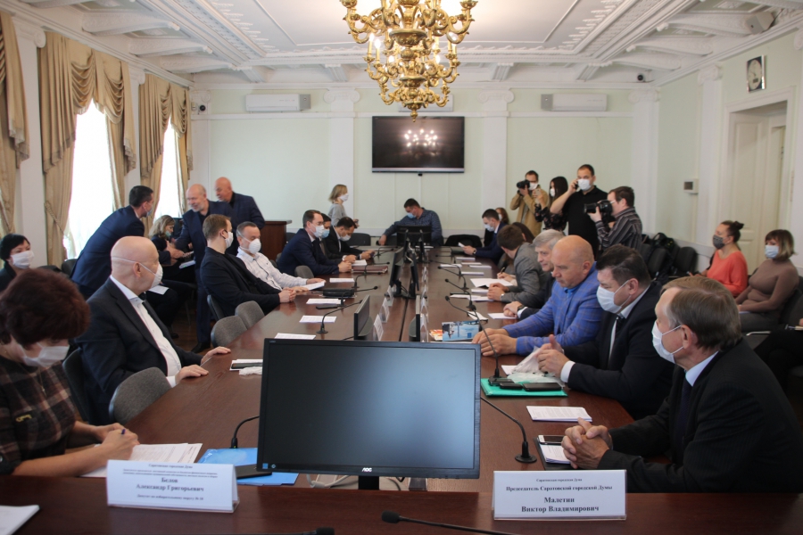 Чиновникам Саратова предложили продать мэрию и пойти просить милостыню