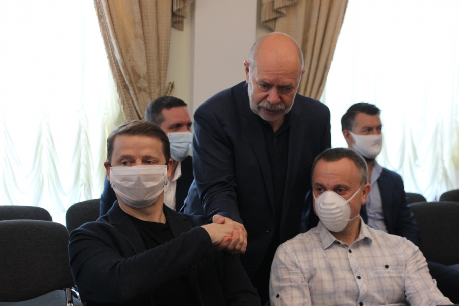 Чиновникам Саратова предложили продать мэрию и пойти просить милостыню