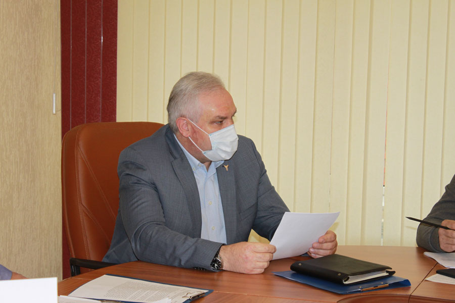 Саратовским депутатам хотят запретить ездить за рубеж и управлять организациями