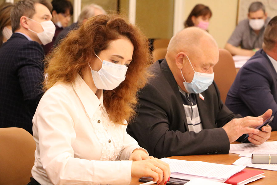 В областной бюджет поступили 189 млн на выплаты медикам и более 800 млн на парк Гагарина