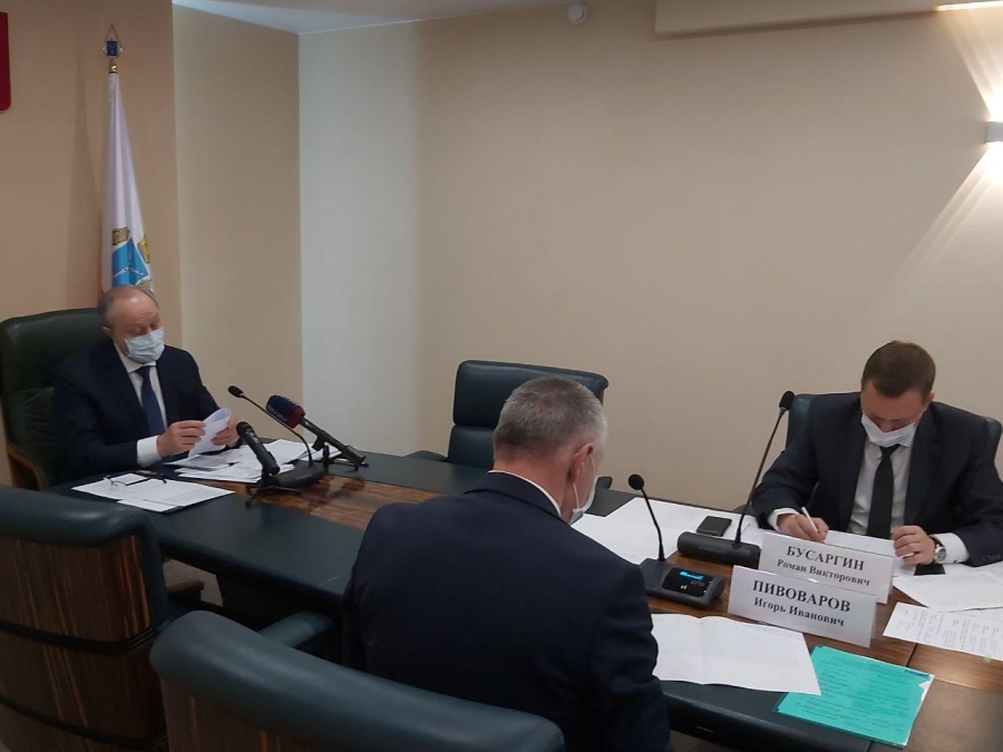 Радаев раскритиковал чиновников за отсутствие масок и костюмов в больницах