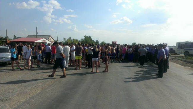 Власть убедила бунтующих разблокировать трассу Самара-Волгоград