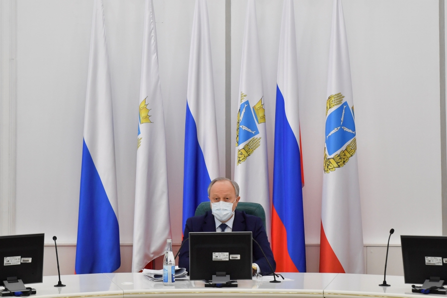 Радаев попросил правоохранительные органы проверить госзакупки в регионе