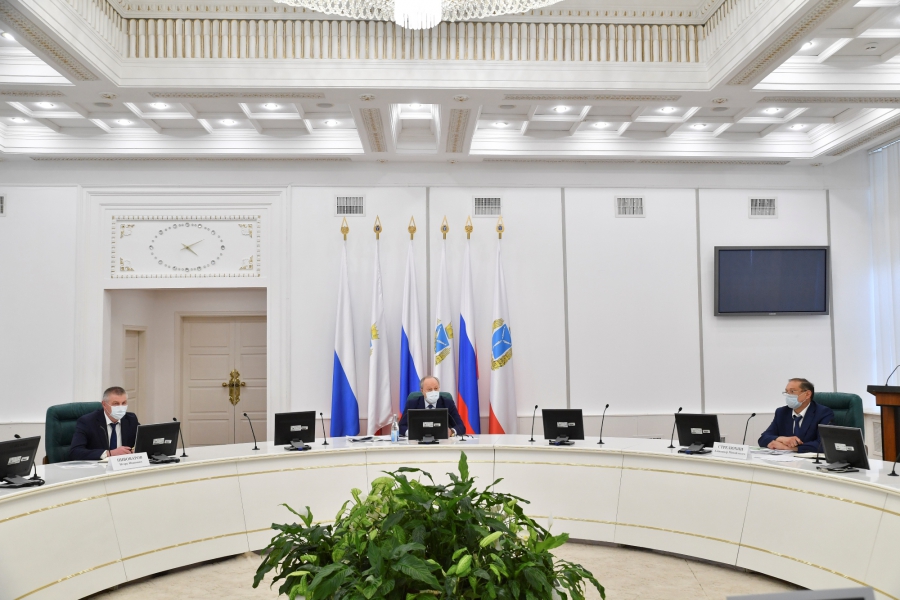 Радаев попросил правоохранительные органы проверить госзакупки в регионе