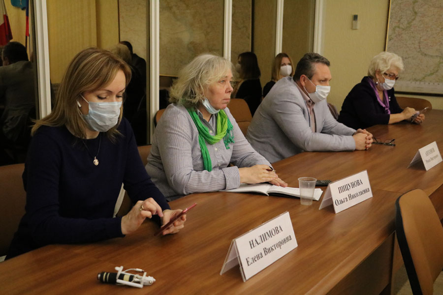 Саратовских чиновников обвинили в массовой вырубке деревьев без инвентаризации