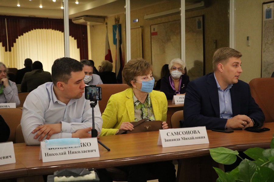 Саратовских чиновников обвинили в массовой вырубке деревьев без инвентаризации