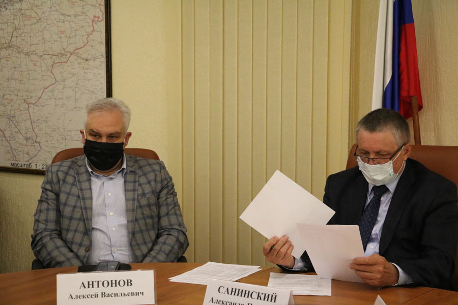 Саратовских чиновников обвинили в массовой вырубке деревьев без инвентаризации