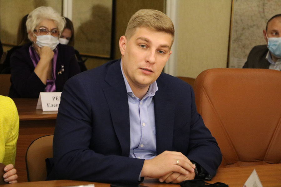 Саратовских чиновников обвинили в массовой вырубке деревьев без инвентаризации