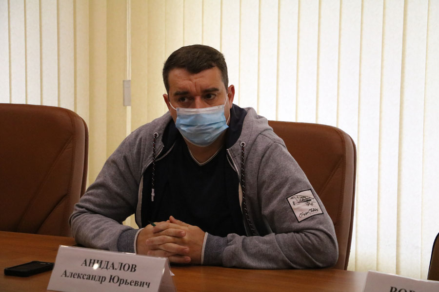 Саратовских чиновников обвинили в массовой вырубке деревьев без инвентаризации