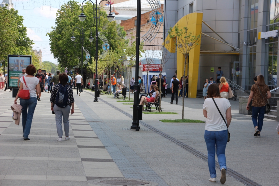 Оживающий Саратов: Горожане устремились в магазины за одеждой и очками