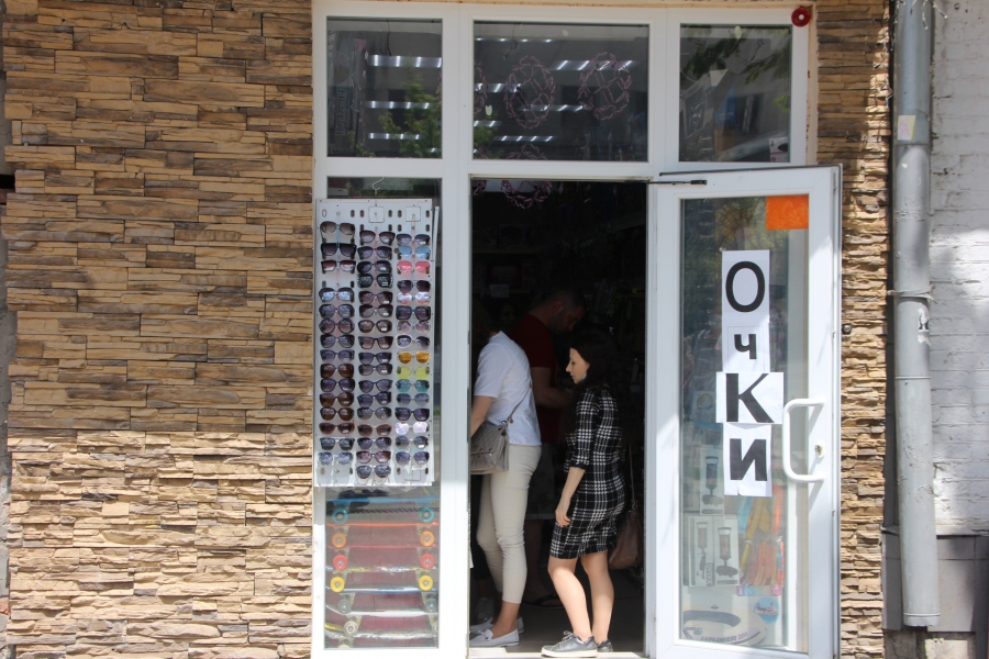 Оживающий Саратов: Горожане устремились в магазины за одеждой и очками