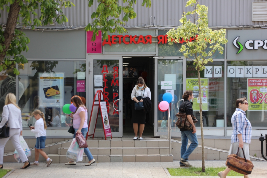 Оживающий Саратов: Горожане устремились в магазины за одеждой и очками