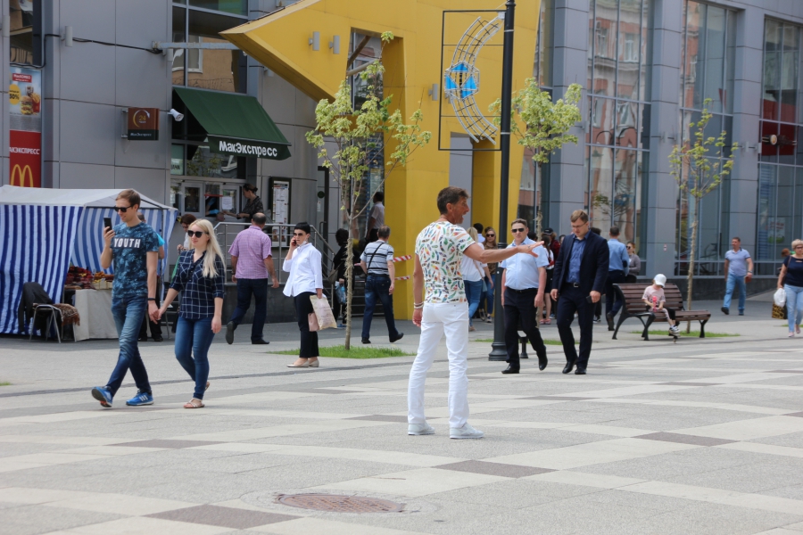 Оживающий Саратов: Горожане устремились в магазины за одеждой и очками