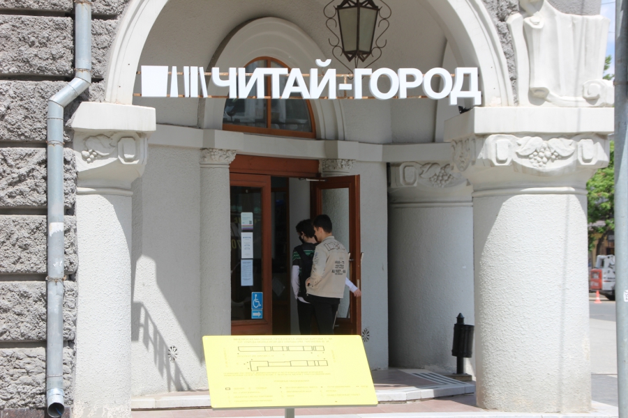 Оживающий Саратов: Горожане устремились в магазины за одеждой и очками