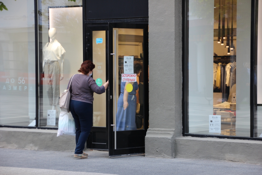 Оживающий Саратов: Горожане устремились в магазины за одеждой и очками