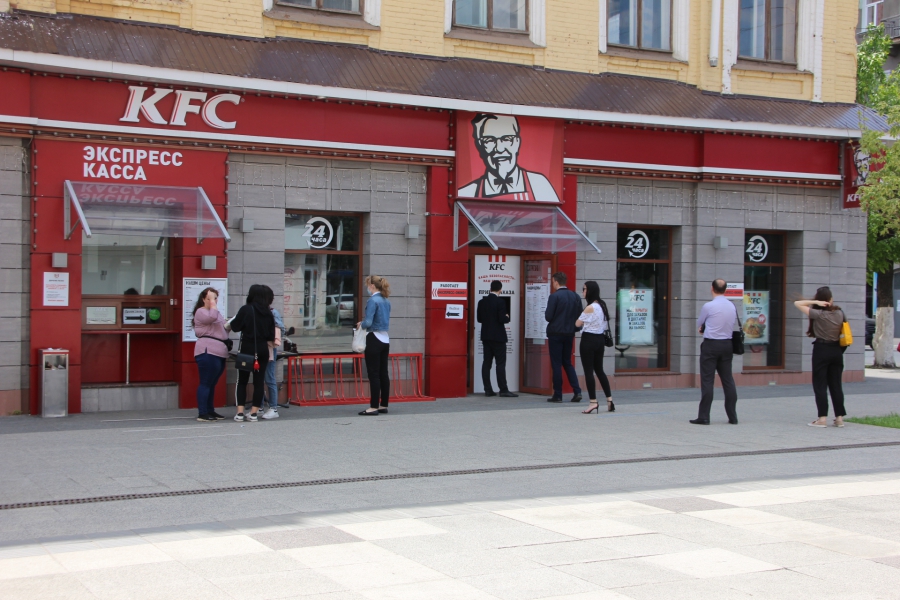 Оживающий Саратов: Горожане устремились в магазины за одеждой и очками