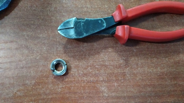 Спасатели больше часа освобождали ребенка от подшипника на пальце