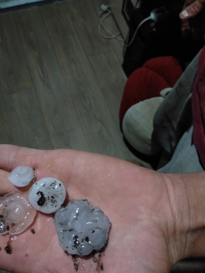 Жители Саратовской области рассказали о граде размером с яйцо