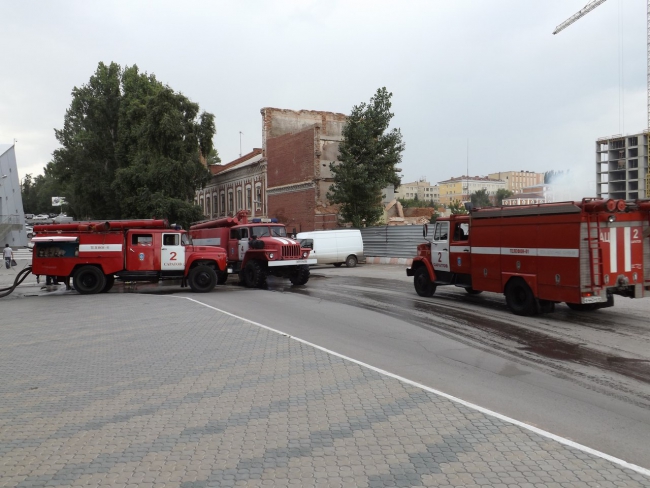 ГУ МЧС: Горели сараи у бывшего «Ликсара», 7 машин и поле пшеницы