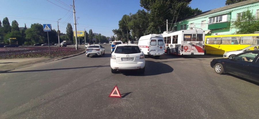 На Сокурском тракте кроссовер «Мазда» сбил пожилого пешехода