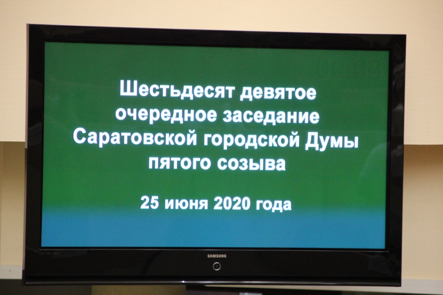 Депутаты решили поменять регламент работы гордумы и обнаружили в своих рядах «бомжа»