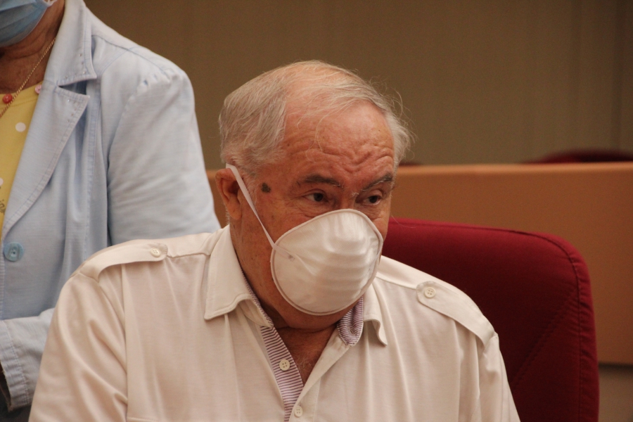 Депутаты решили поменять регламент работы гордумы и обнаружили в своих рядах «бомжа»