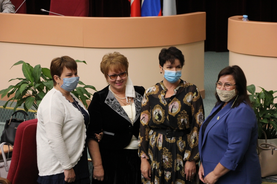 Депутаты решили поменять регламент работы гордумы и обнаружили в своих рядах «бомжа»