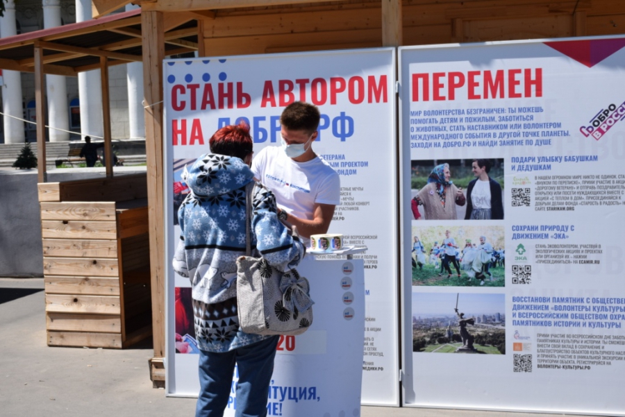«Волонтеры Конституции»: ежедневно мы информируем тысячи саратовцев