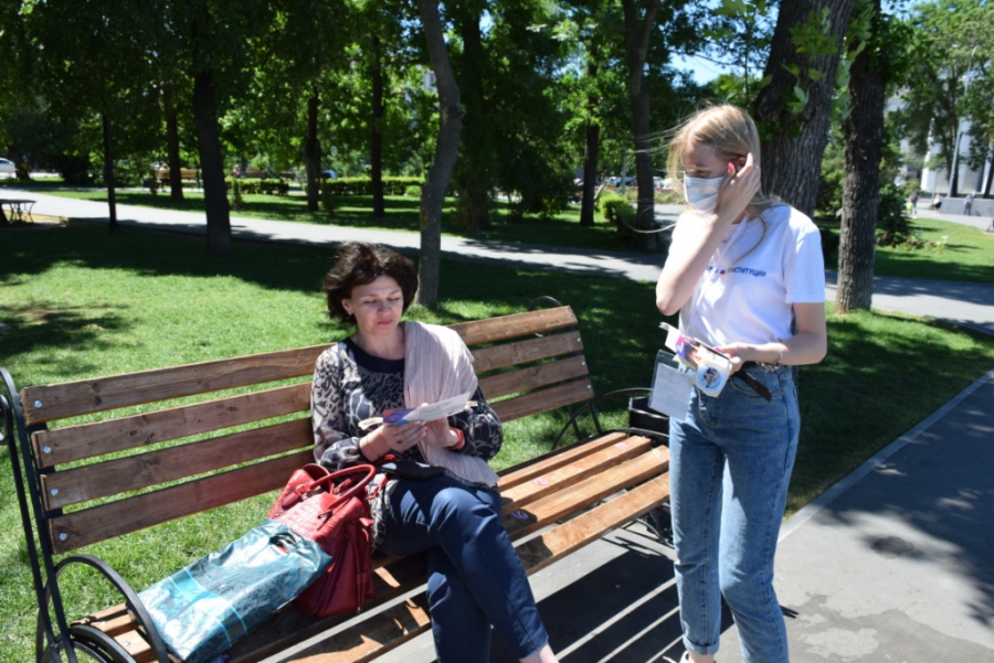 «Волонтеры Конституции»: ежедневно мы информируем тысячи саратовцев