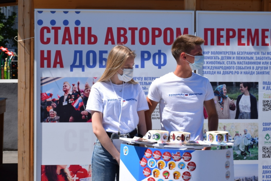 «Волонтеры Конституции»: ежедневно мы информируем тысячи саратовцев