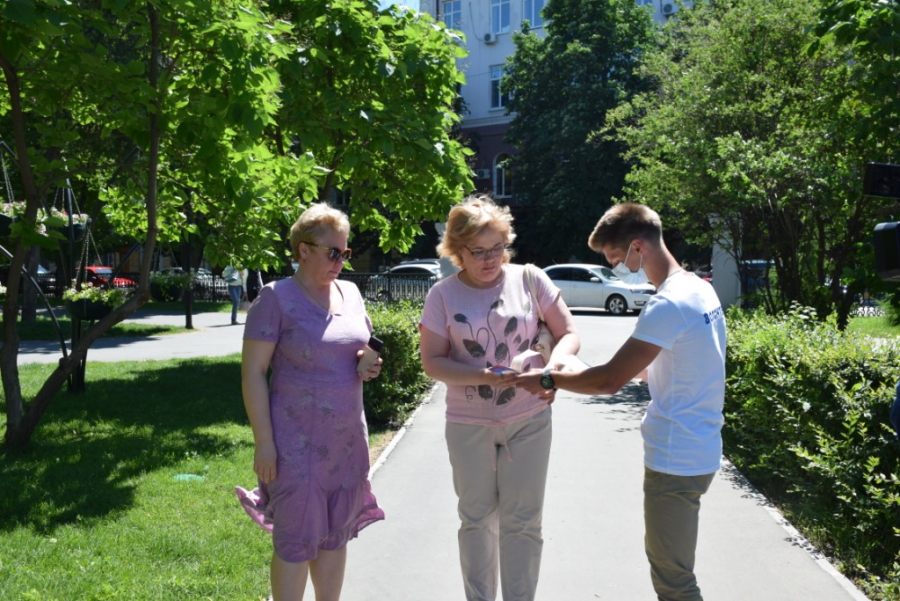 «Волонтеры Конституции»: ежедневно мы информируем тысячи саратовцев