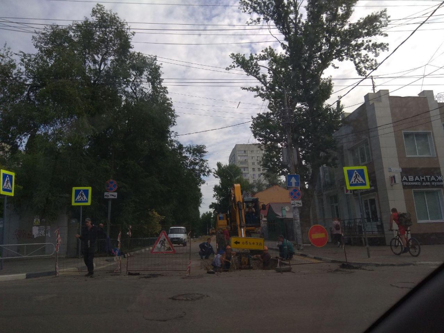 Автомобилисты жалуются на «ловушку» от энергетиков в центре Саратова