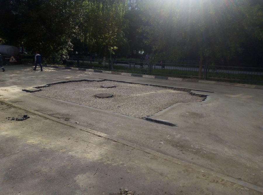 Пересечение московской и рахова саратов. Пересечение московской и рахова саратов. Рахова московская саратов. Саратов ул рахова пересечения улиц. Ракета в асфальте в харькове.