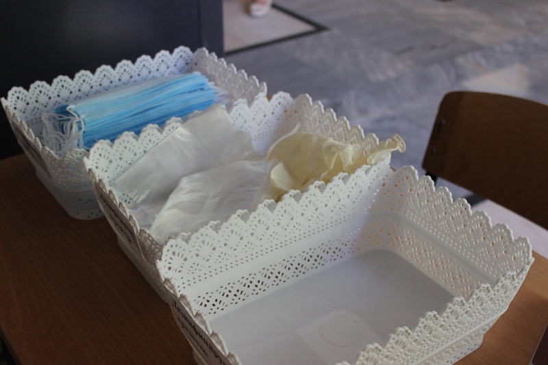 Саратовские школьники начали сдавать ЕГЭ в условиях коронавируса